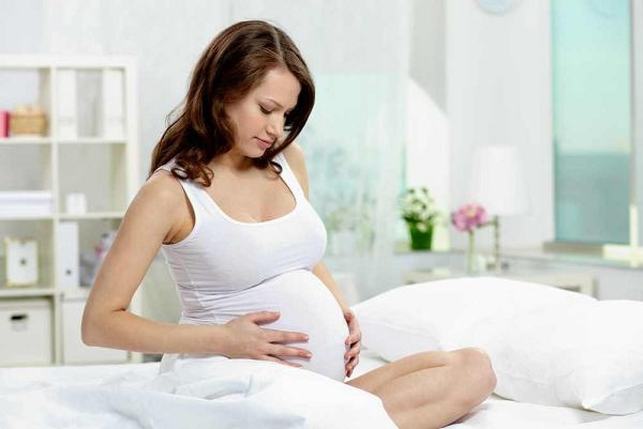 نزول قطع دم في بداية الحمل , معرفة نسبة هرمون الحمل نايس